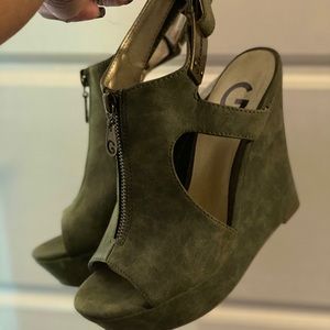 Green guess wedge heels